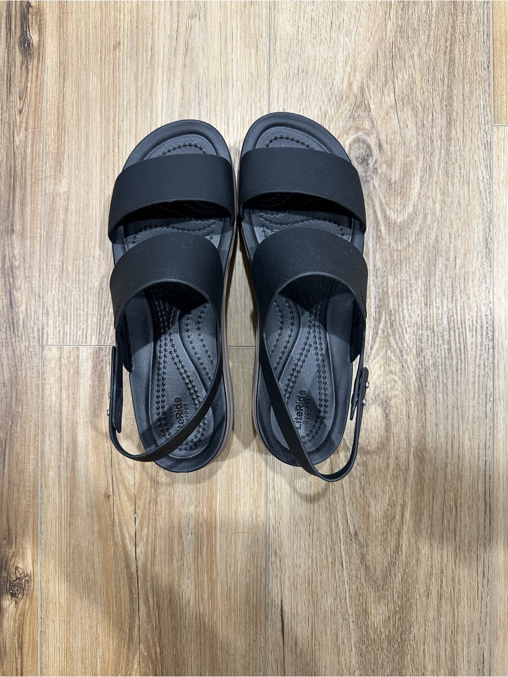 WOMEN'S CROCS BROOKLYN LOW WEDGE SANDALS - Picture 5 of 6